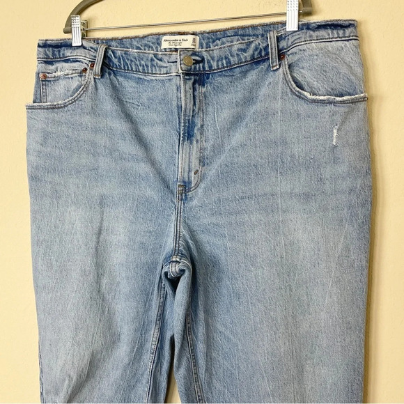 Abercrombie & Fitch The '90s Straight Ultra High Rise Distressed Jeans - Picture 5 of 11